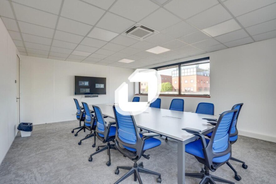 Office in Champs-sur-Marne to rent - Interior Photo - Image 3 of 14