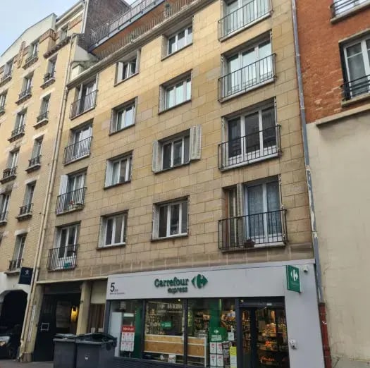 Office in Clichy to rent Building Photo- Image 1 of 7