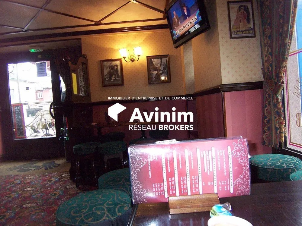 Retail in Saint-Genis-Pouilly for sale Interior Photo- Image 1 of 2