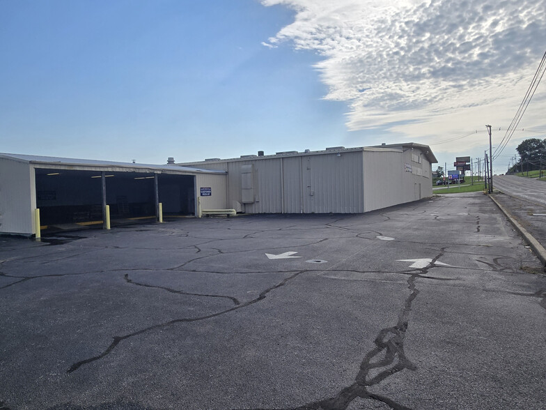 2800 Lynch Rd, Evansville, IN for rent - Building Photo - Image 1 of 2