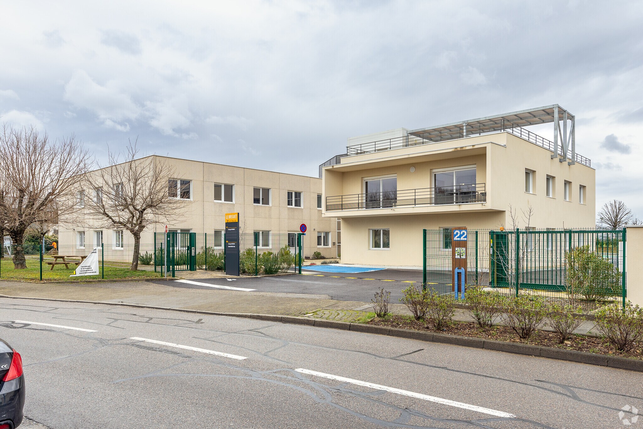 22 Rue Du 35Eme Regiment D'Aviation, Bron for sale Primary Photo- Image 1 of 3