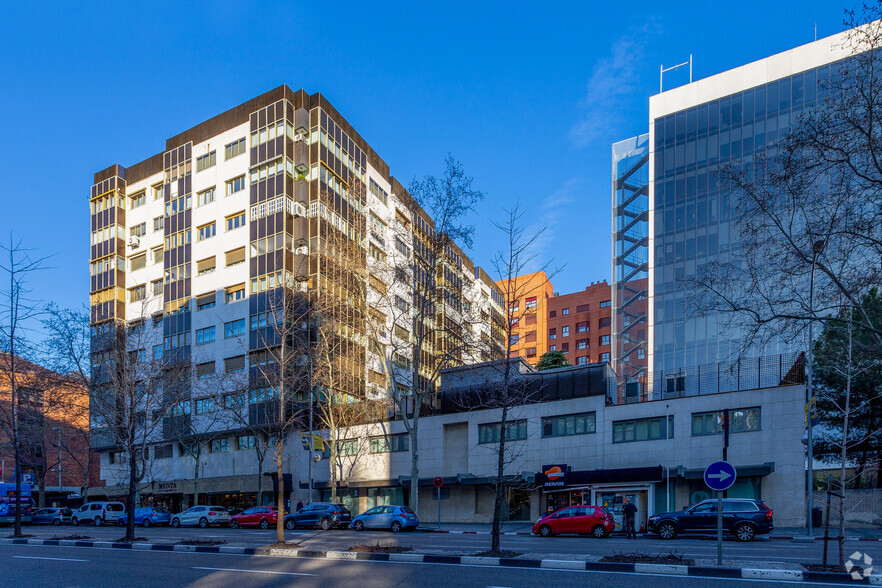 Residential in Madrid, MAD for sale - Building Photo - Image 2 of 2