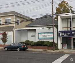 137 E Main St, Smithtown, NY for rent Primary Photo- Image 1 of 3