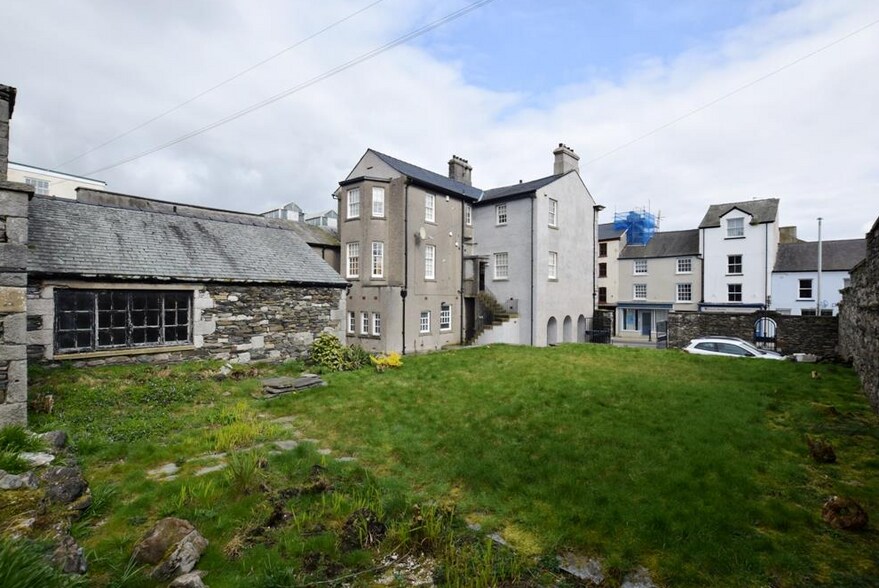 2 Queen St, Ulverston to rent - Building Photo - Image 2 of 3