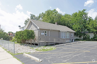 2112 Cass Lake Rd, Keego Harbor, MI for sale Primary Photo- Image 1 of 27