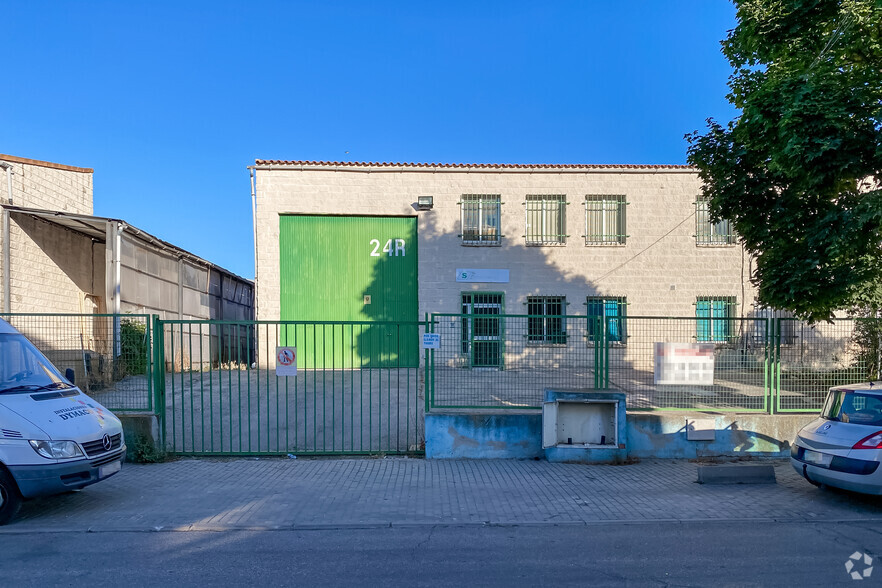 Calle los Frailes, 24 R, Daganzo de Arriba, Madrid for rent - Building Photo - Image 2 of 3