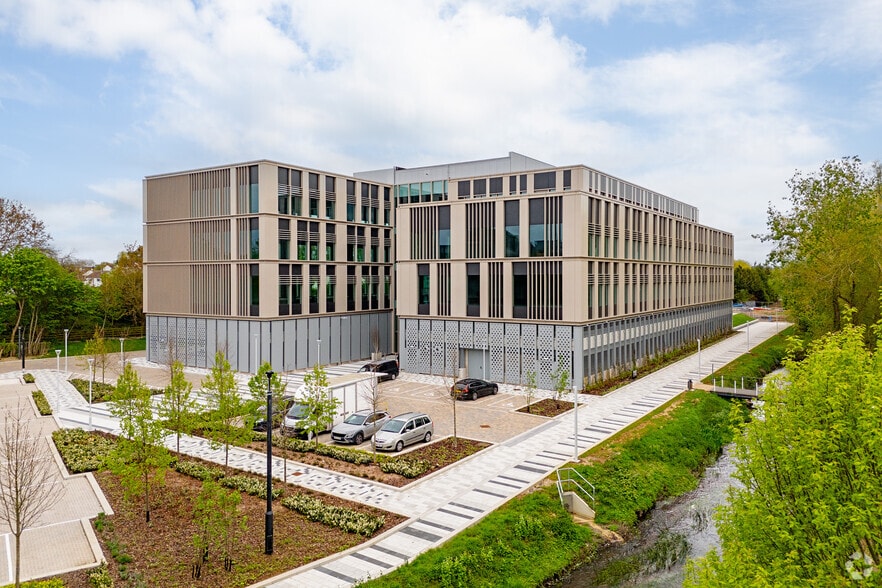 4 Robert Robinson Av, Oxford for sale - Primary Photo - Image 1 of 1