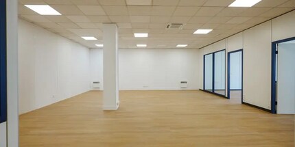 155 Rue Du Docteur Bauer, Saint-Ouen-sur-Seine to rent Interior Photo- Image 1 of 12