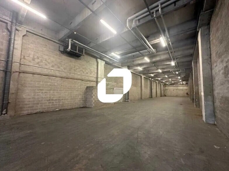 Office in Garges-lès-Gonesse to rent - Interior Photo - Image 2 of 8