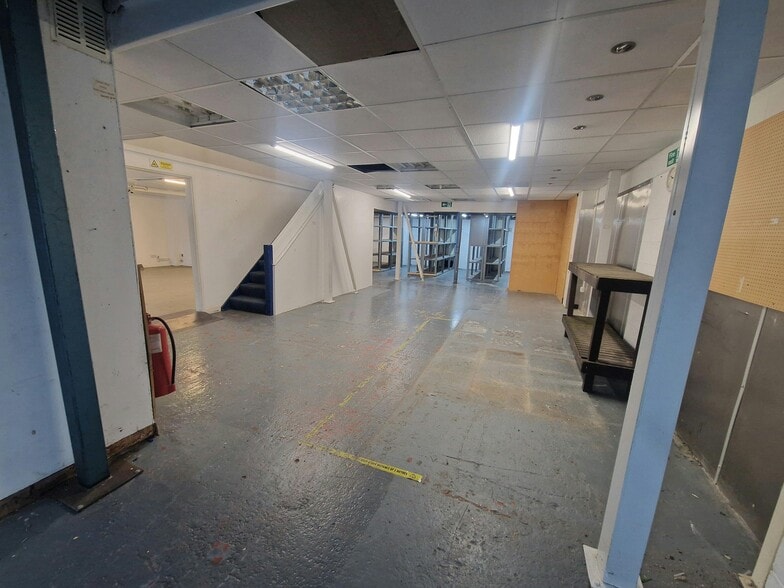 Fitzherbert Rd, Portsmouth for sale - Interior Photo - Image 2 of 8