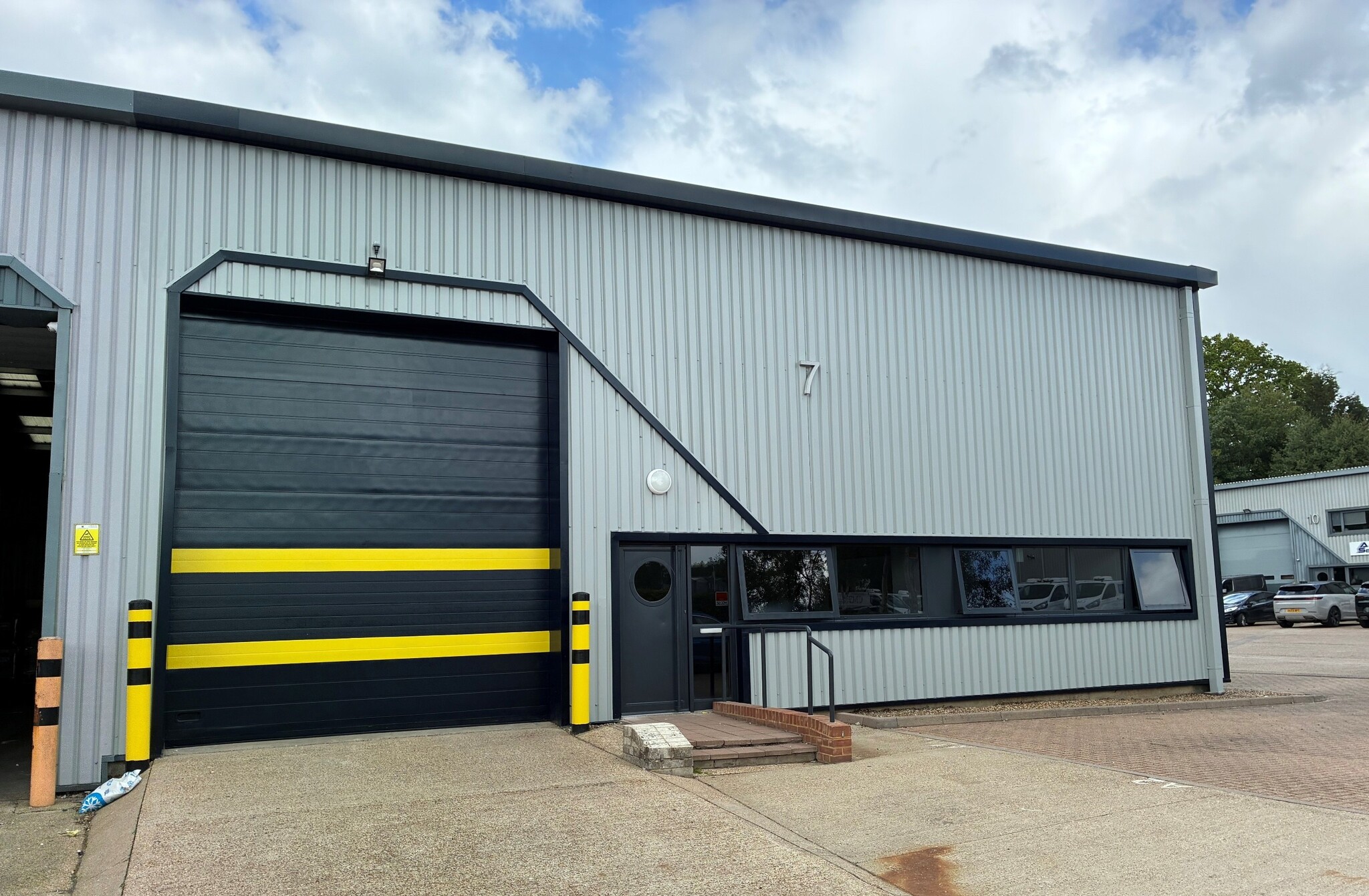 Imberhorne Ln, East Grinstead to rent Primary Photo- Image 1 of 1