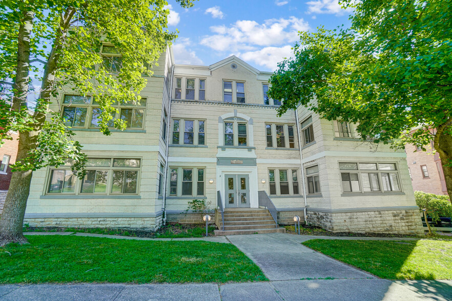 790 Clinton Springs Ave, Cincinnati, OH for rent - Primary Photo - Image 1 of 51