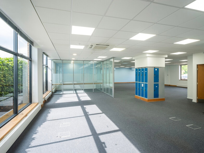 Almondvale Blvd, Livingston to rent - Building Photo - Image 3 of 6