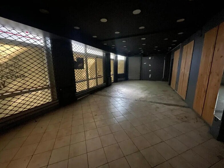 Retail in Paris for sale - Building Photo - Image 3 of 4