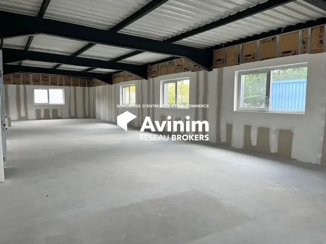 Location Commerce 66 m² à 400 m² - Photo 1