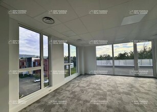 Office in Limonest to rent Interior Photo- Image 2 of 9