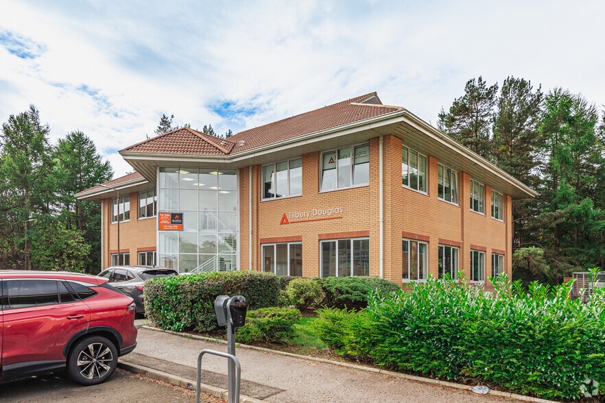 Almondview, Livingston for sale - Primary Photo - Image 1 of 1