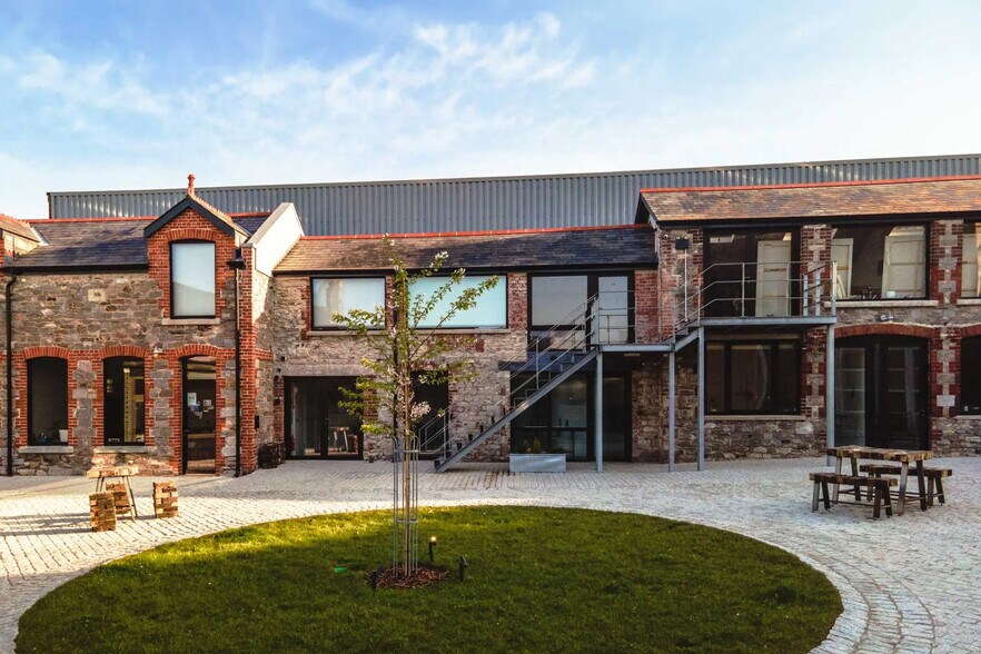 1 Candlewick Ln, Plymouth to rent - Building Photo - Image 1 of 19