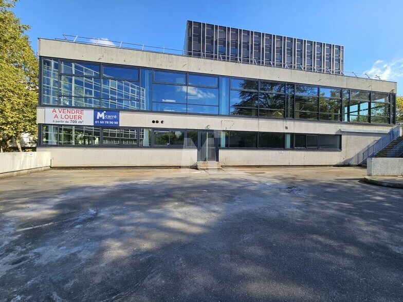 Office in Évry-Courcouronnes for sale - Building Photo - Image 2 of 10