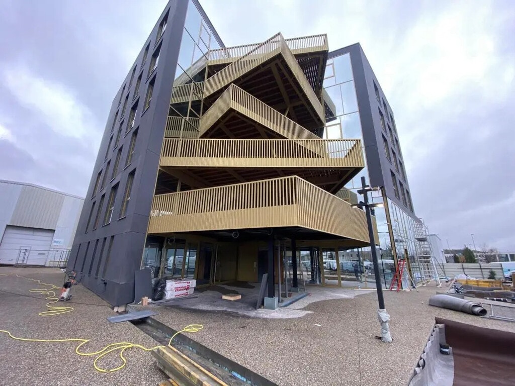 Location Bureaux 394 m² - Photo 1