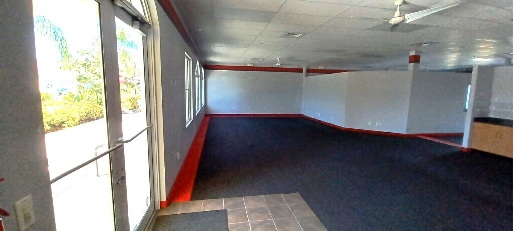 5683-5693 SE Crooked Oak Ave, Hobe Sound, FL to rent Building Photo- Image 1 of 6