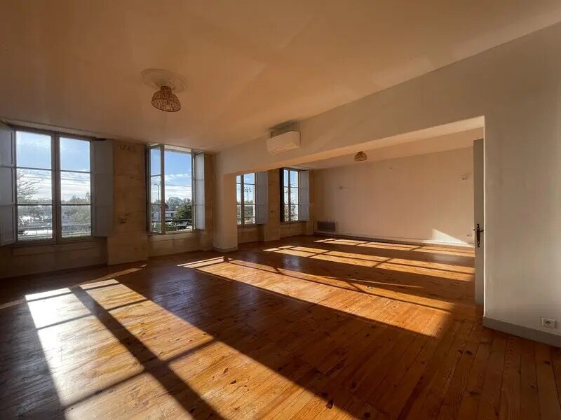 Office in Bordeaux to rent Building Photo- Image 1 of 6