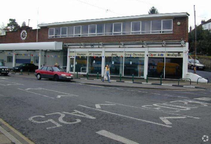 105 South St, Dorking to rent - Building Photo - Image 2 of 3