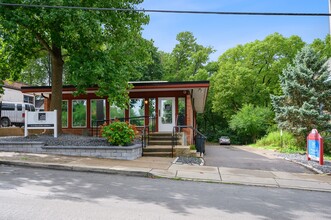 71 E Hollister St, Cincinnati, OH for rent Building Photo- Image 1 of 36