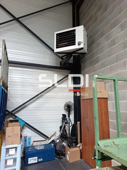 Office in Genas to rent - Interior Photo - Image 2 of 15