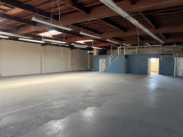 321-323 W 130th St, Los Angeles, CA for sale - Building Photo - Image 2 of 3