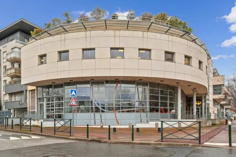Office in Nanterre to rent - Building Photo - Image 1 of 28