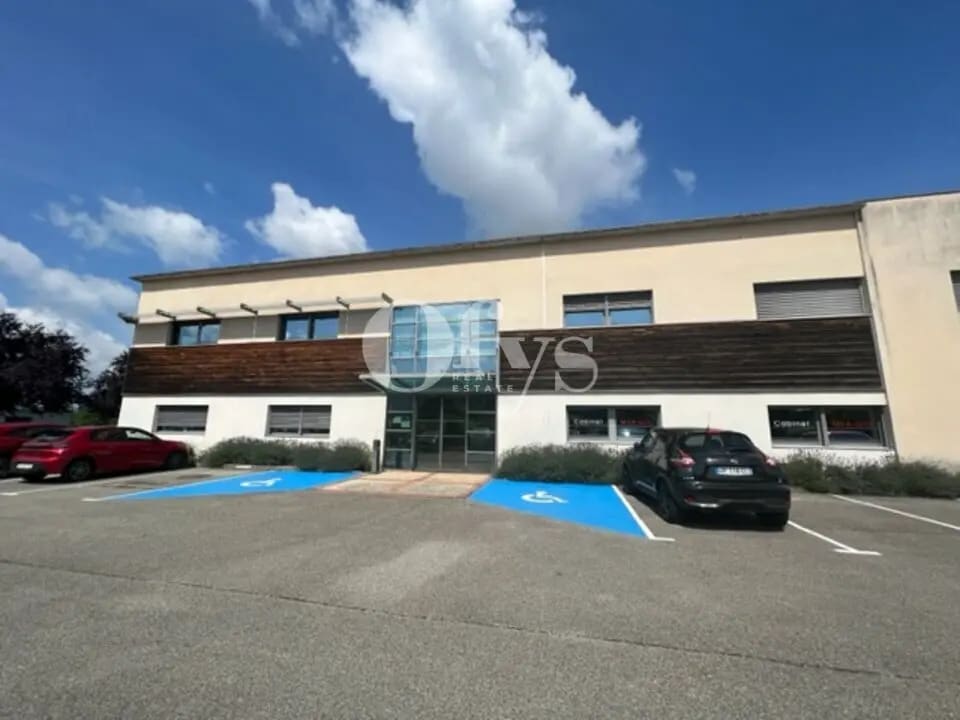 Location Bureaux 245 m² - Photo 1