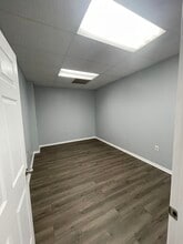 702 Spring Cypress Rd, Spring, TX to rent Interior Photo- Image 2 of 7