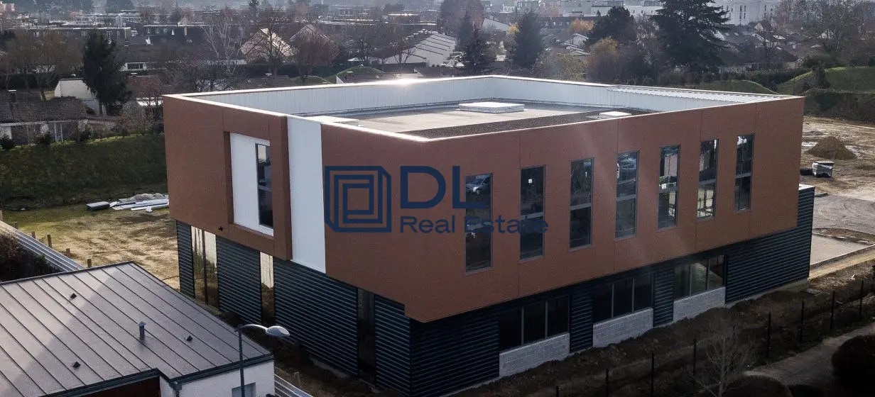 Industrial in Bondoufle for sale Building Photo- Image 1 of 4