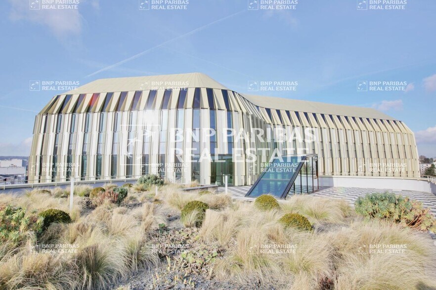 Office in Massy to rent - Building Photo - Image 1 of 12