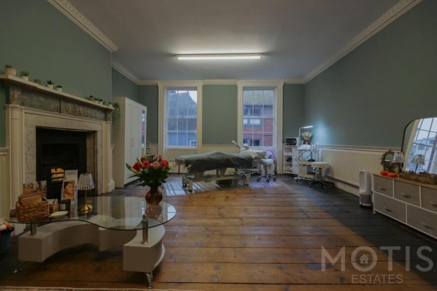 86 High St, Hythe to rent - Building Photo - Image 1 of 6