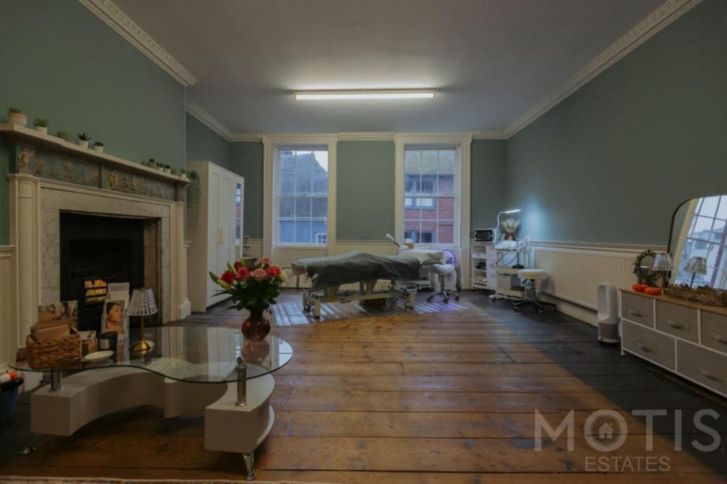 86 High St, Hythe to rent Building Photo- Image 1 of 7