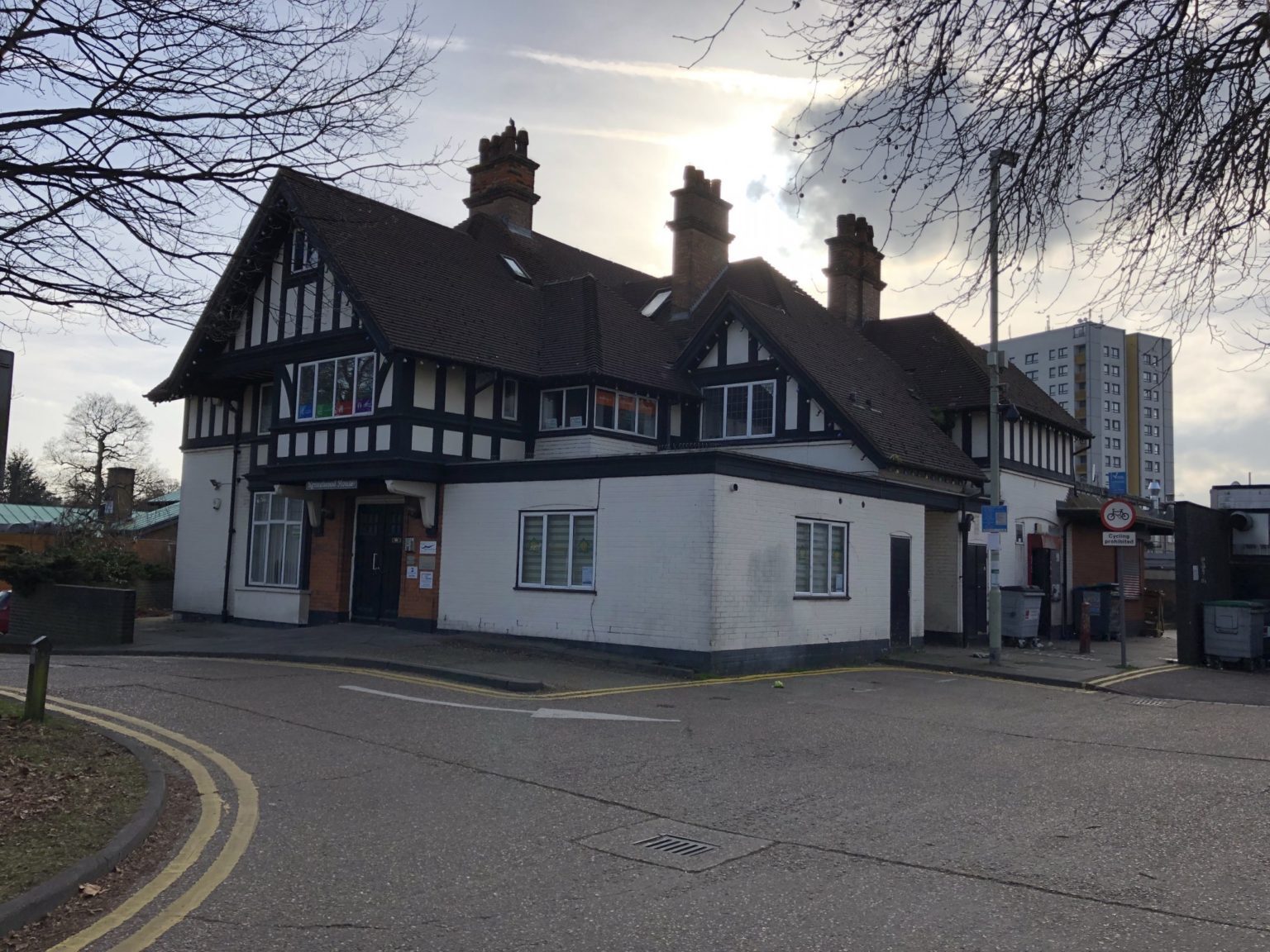 Kennelwood Ln, Hatfield to rent Building Photo- Image 1 of 8