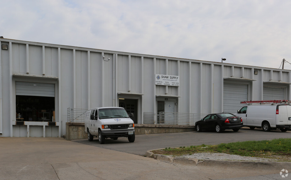 1050-1090 E 16th St, Kansas City, MO for rent - Building Photo - Image 3 of 5