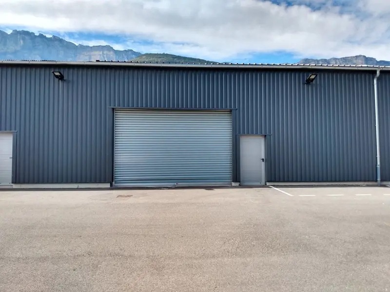 Location Bureaux 610 m² - Photo 1