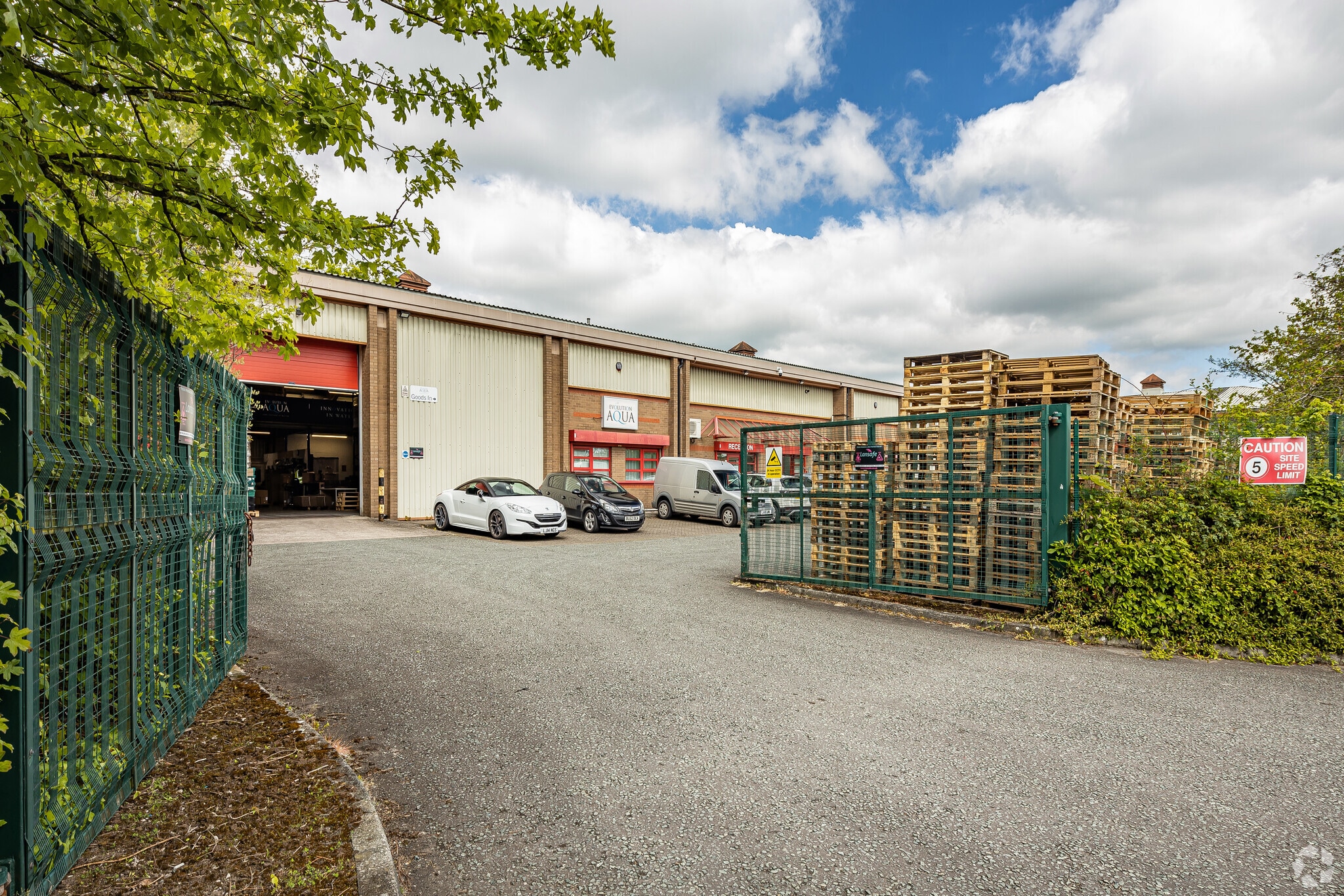 4 Fourmarts Rd, Wigan to rent Primary Photo- Image 1 of 3