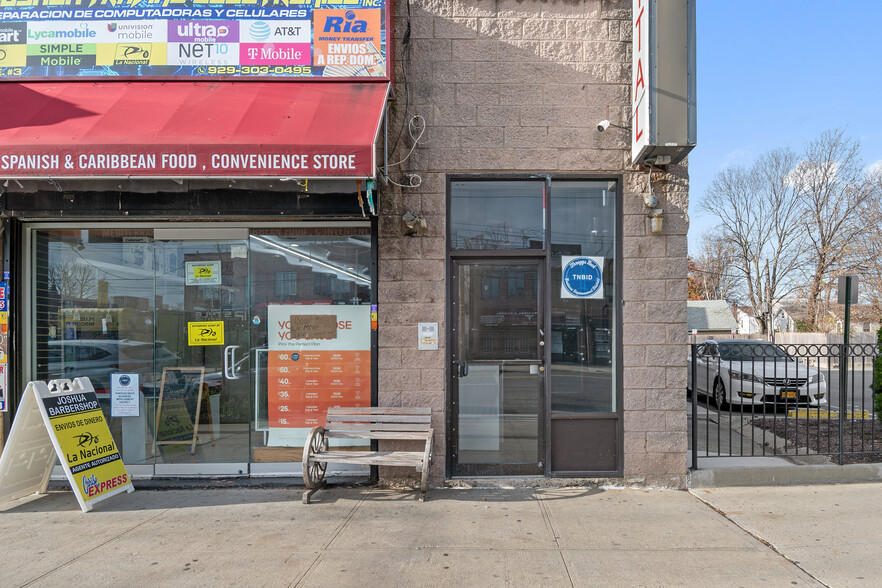 3800 E Tremont Ave, Bronx, NY for rent - Building Photo - Image 1 of 2