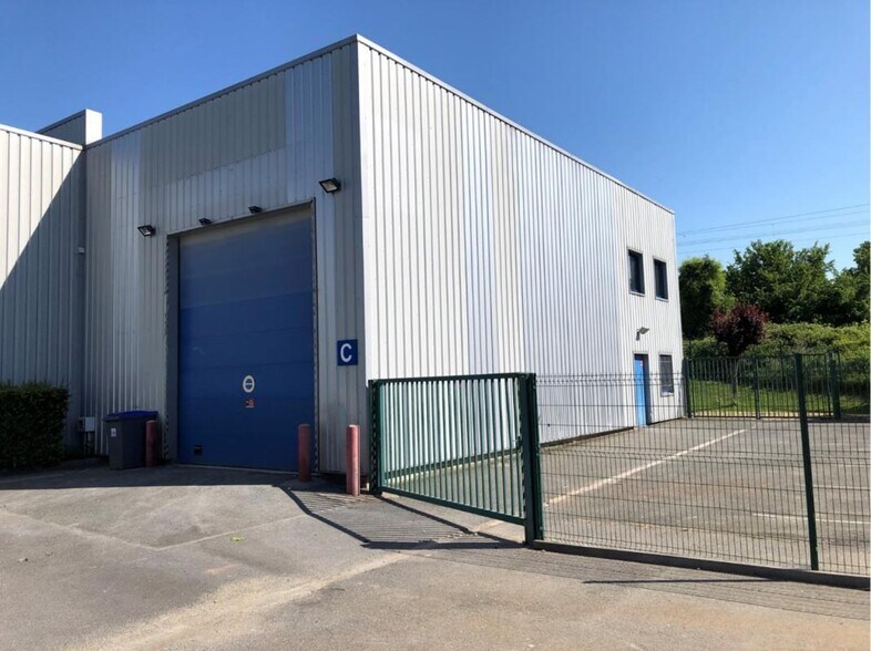 Light Industrial in Argenteuil to rent - Building Photo - Image 3 of 7