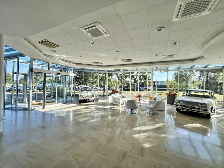 10 Avenue De La Mare, SAINT-OUEN-L'AUMONE to rent - Lobby - Image 2 of 12