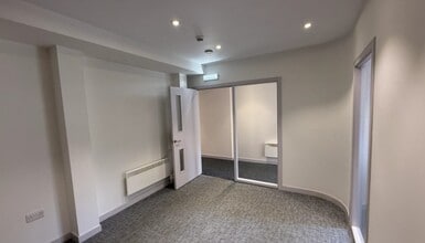 2-4 Bridge St, Dunfermline to rent Interior Photo- Image 2 of 3