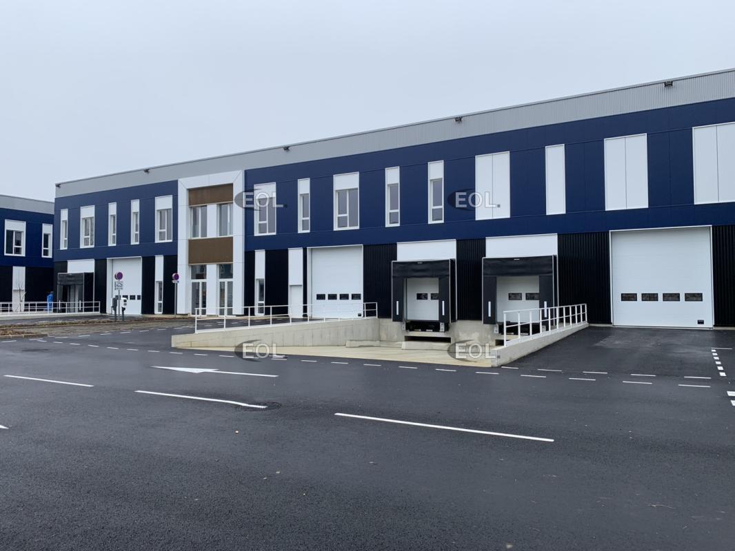 Light Industrial in Moissy-Cramayel to rent Building Photo- Image 1 of 9