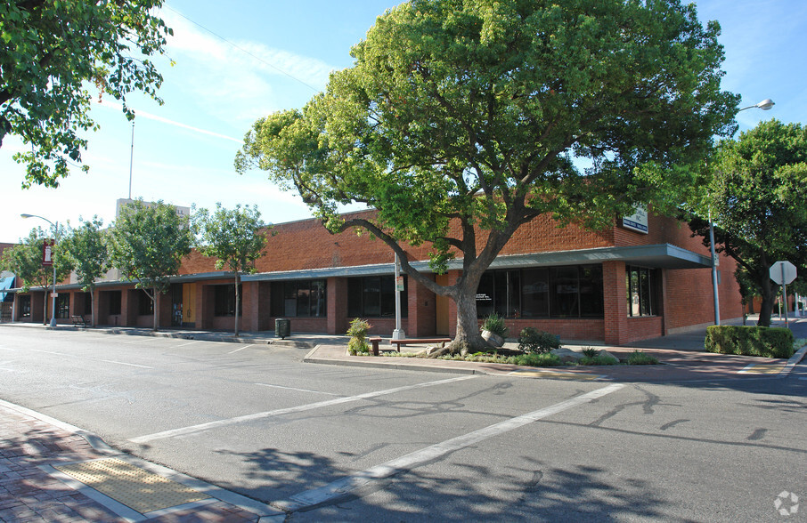 309-317 W Main St, Visalia, CA for rent - Primary Photo - Image 1 of 24