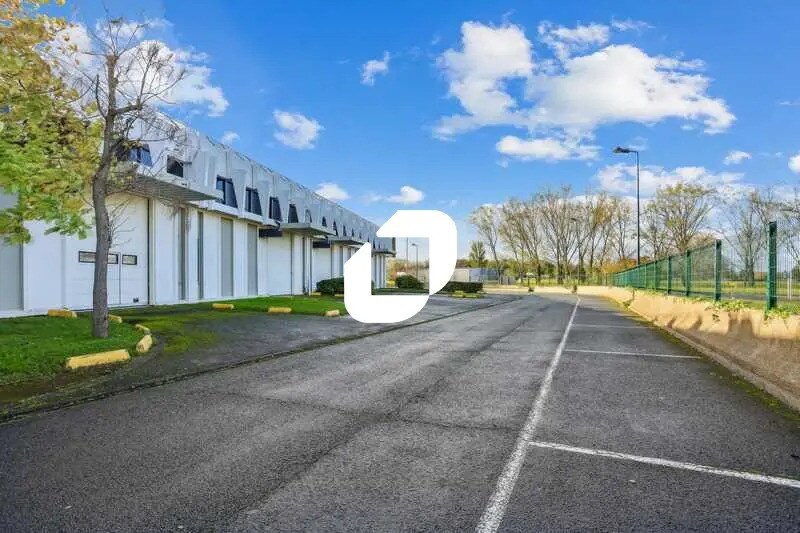 Light Industrial in Évry-Courcouronnes to rent Building Photo- Image 1 of 17