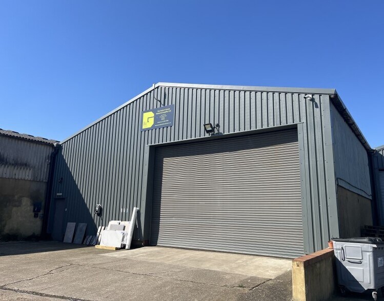 Sandon Rd, Royston to rent - Primary Photo - Image 1 of 2