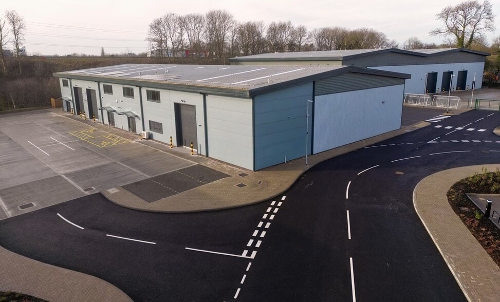 Longford Rd, Exhall to rent - Building Photo - Image 3 of 28